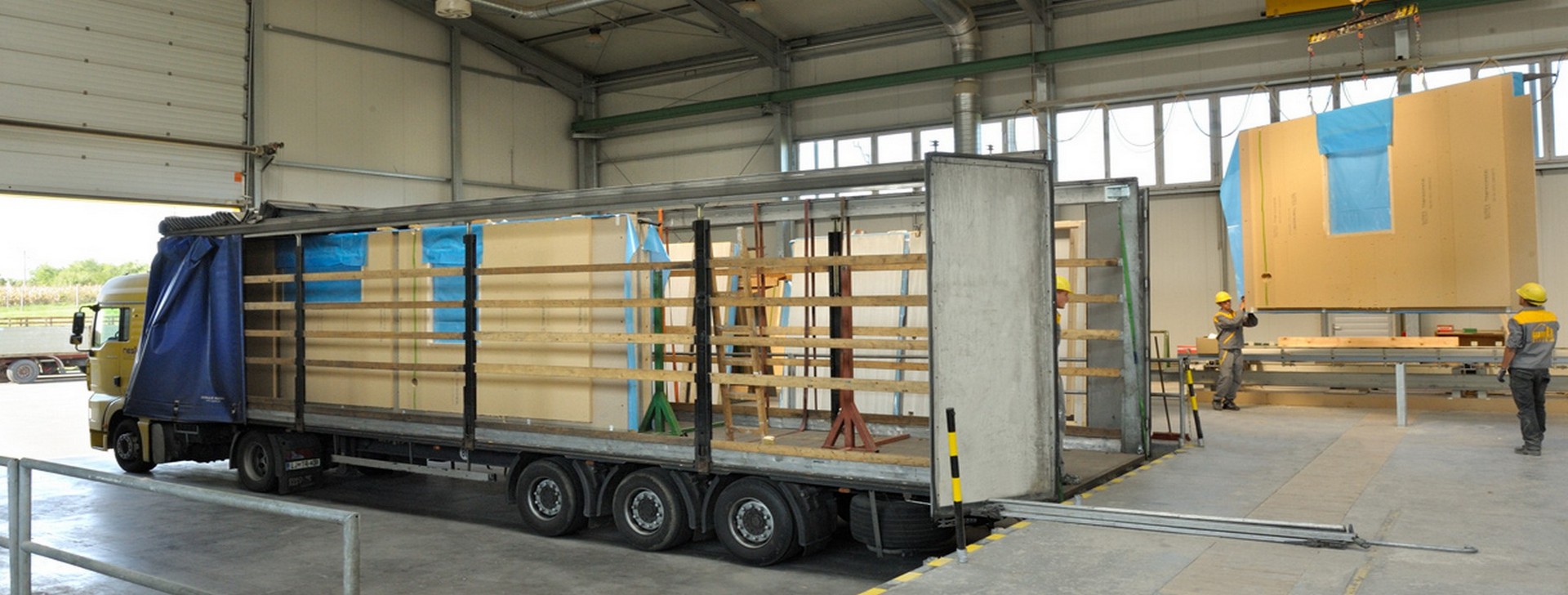 Wolf falpanelek szállítása